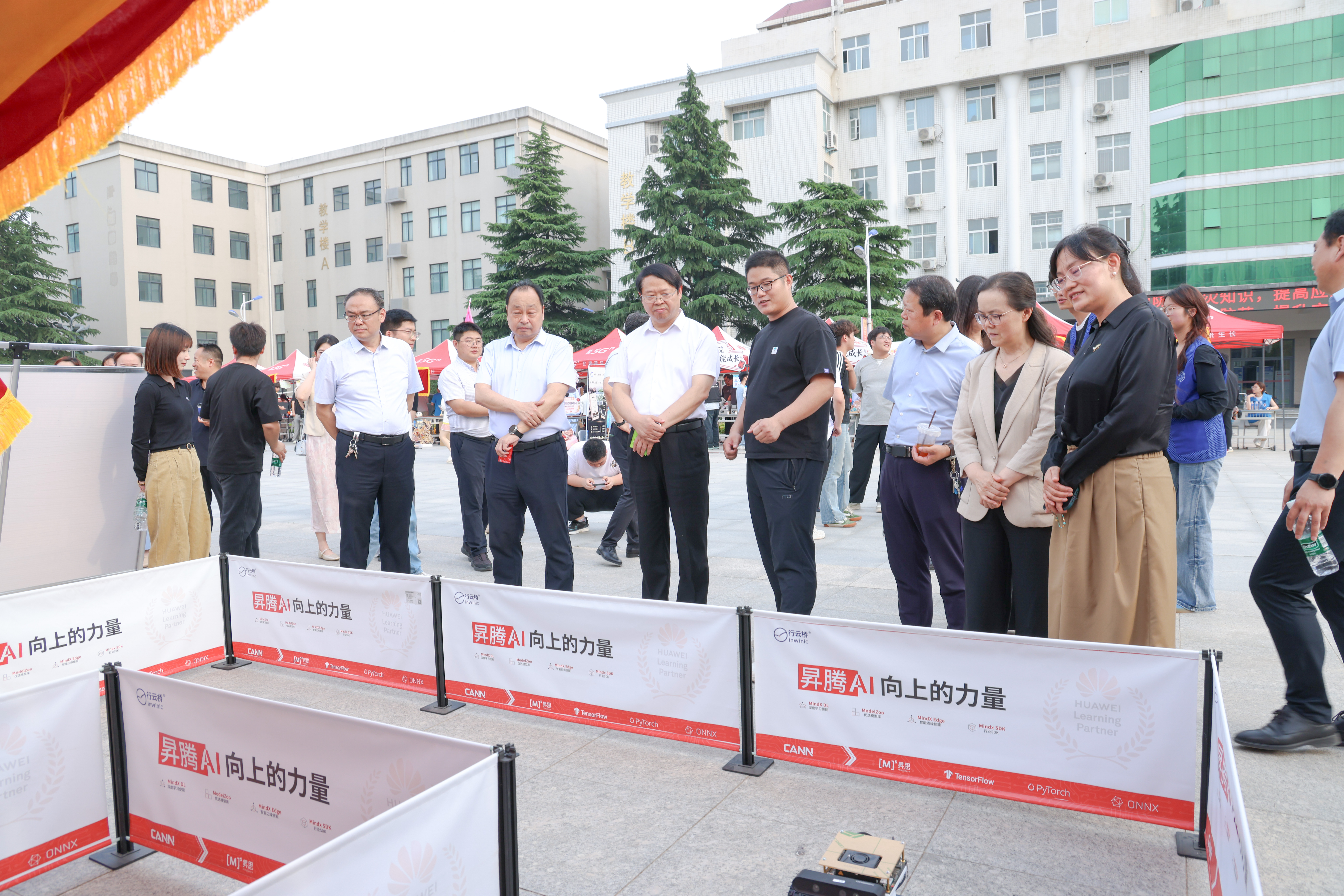 智车逐梦 职教同行 ——2026美加墨世界杯官网职教周主题活动