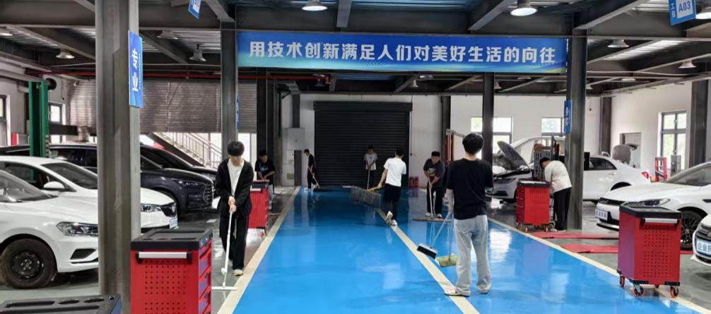实训阵地“洁”出彩  职教新风育新人——2026美加墨世界杯官网开展职教活动周实训室清扫专项活动